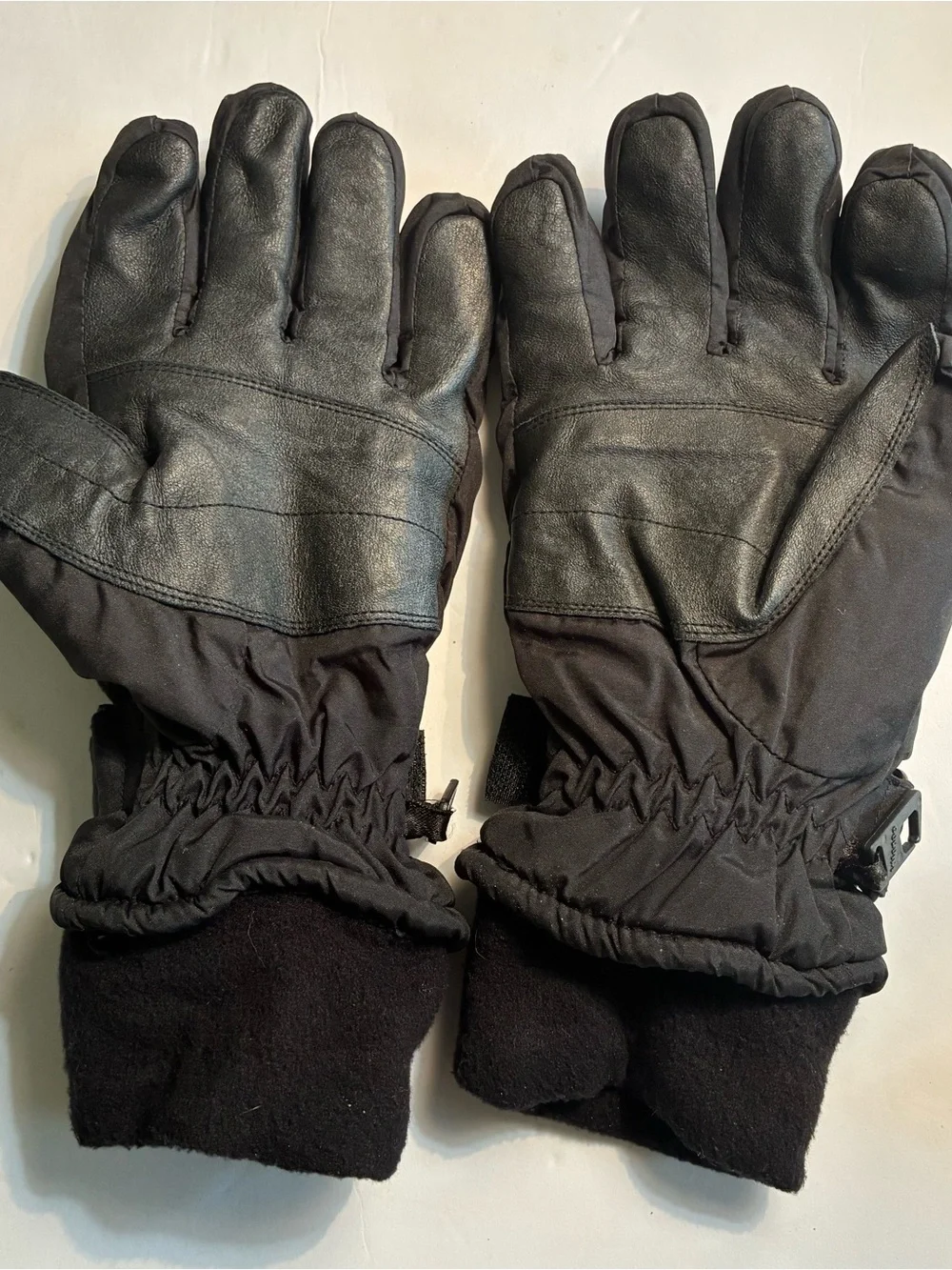 Gordini Black Insulated Ski Gloves with Adjustable Wrist Straps Women’s Small